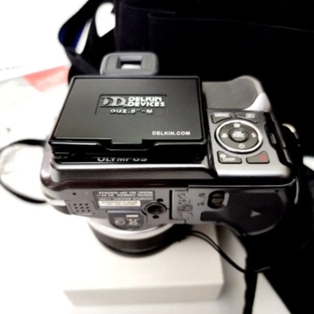 OLYMPUS SP-550UZ Digital Camera 7.1MP 28mm Wide Angle 18x OptZoom & Case…